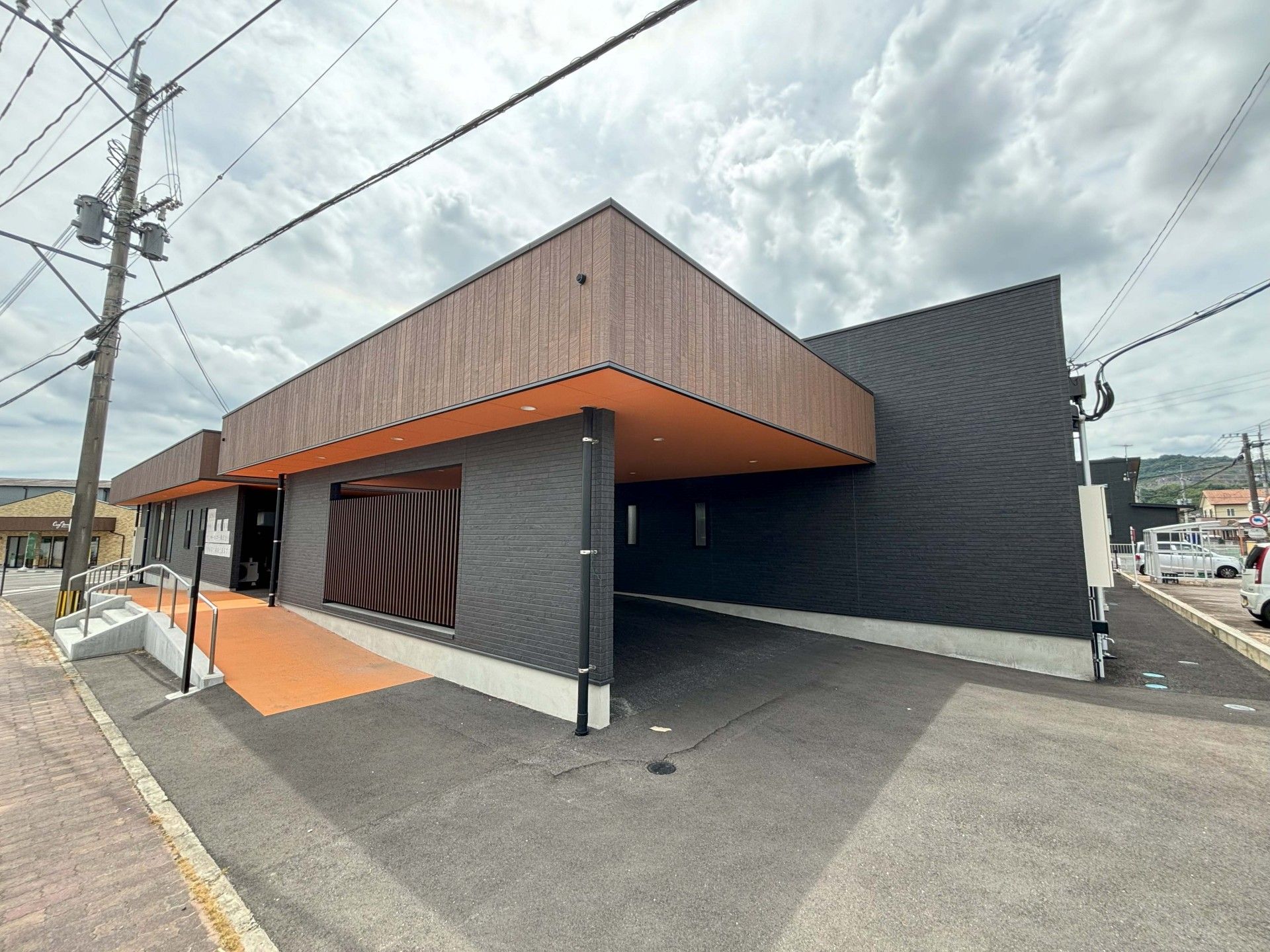 モダンな建物の外観