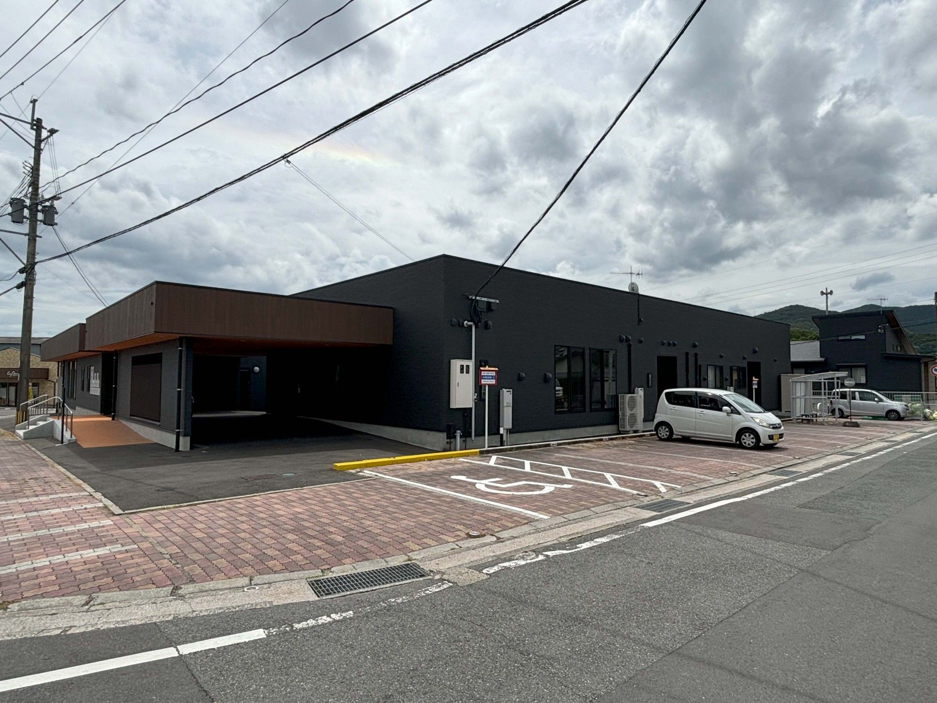 新しい建物の外観