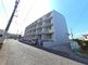 ゆったりとした外観の建物
