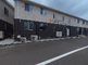 広々とした建物の外観