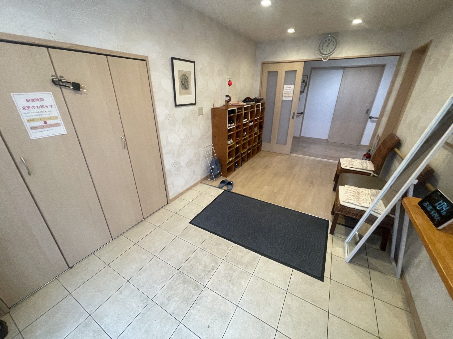 落ち着いた玄関スペース