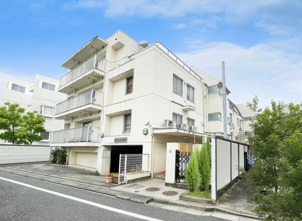 清潔感ある外観の施設