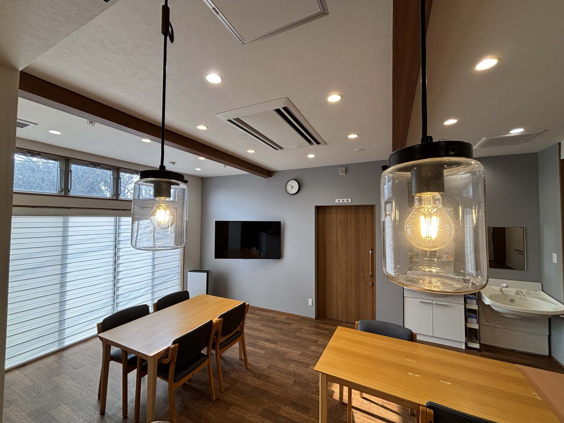落ち着いた雰囲気の部屋