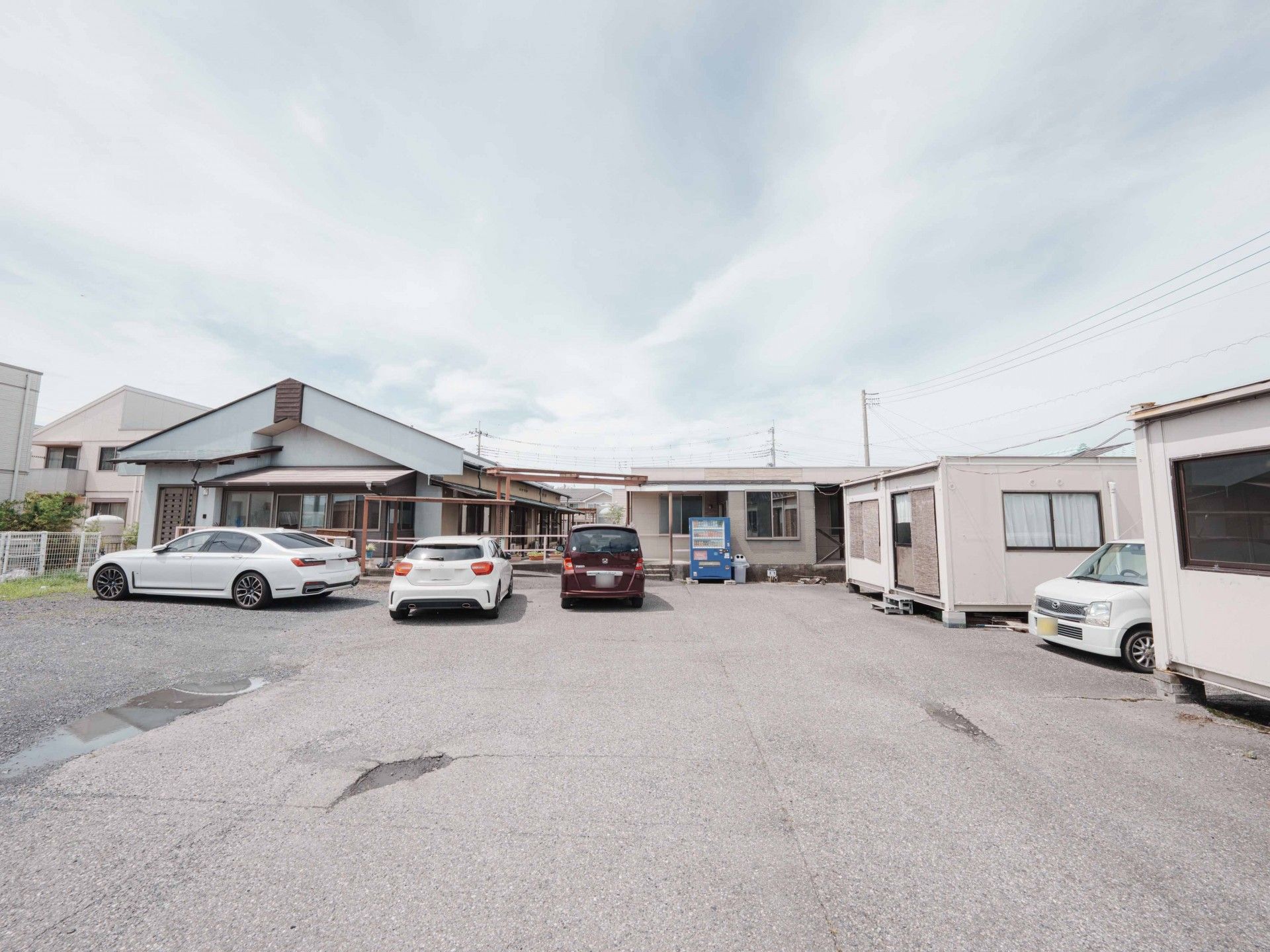 駐車場のある建物