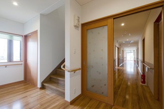 エレベーターと階段