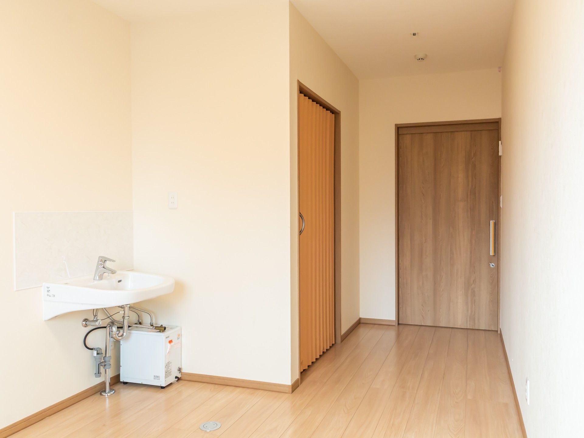 洗面台と廊下の一角