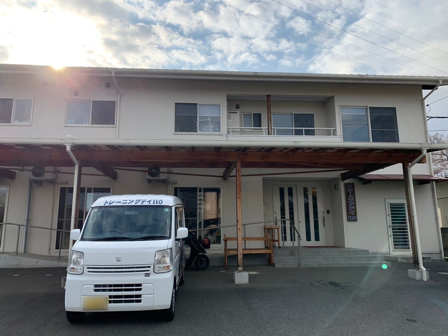 建物の正面玄関