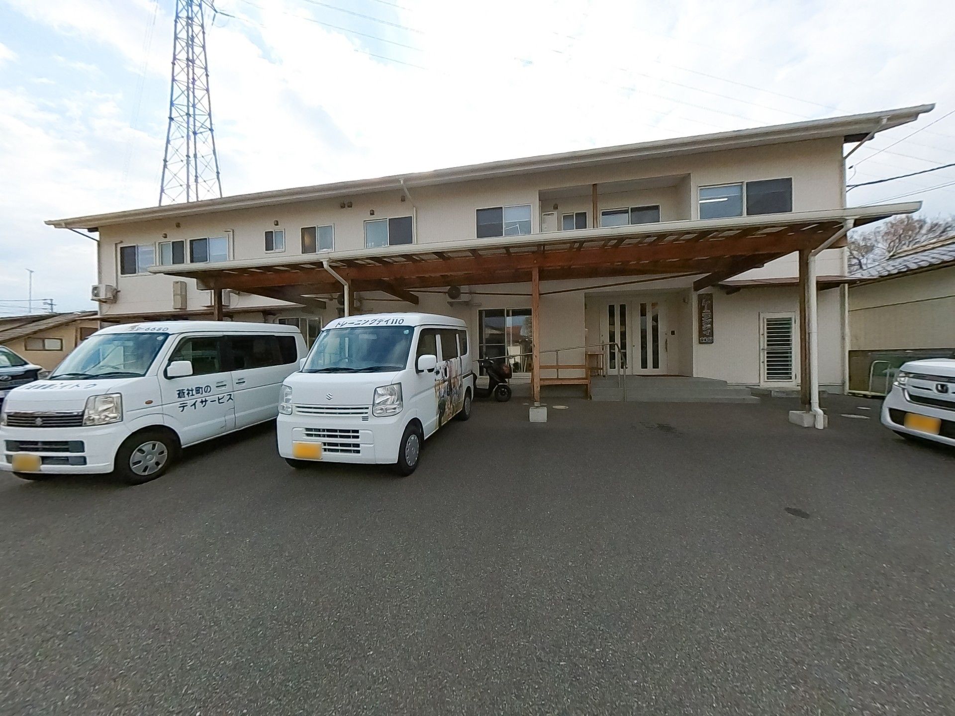 建物の正面玄関