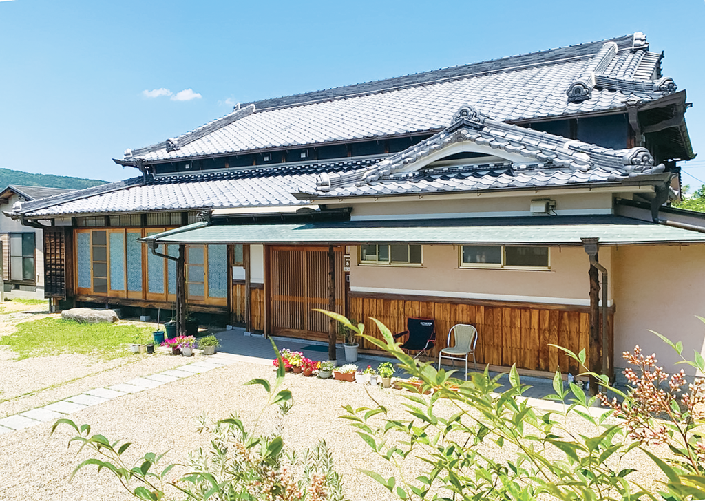 和風の落ち着いた外観