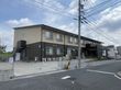 落ち着いた外観の建物