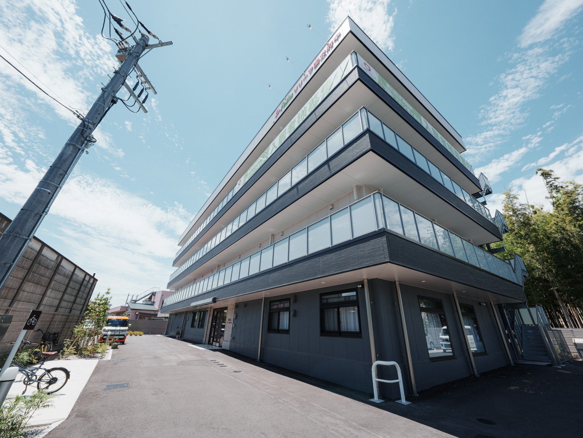 多階層の建物外観