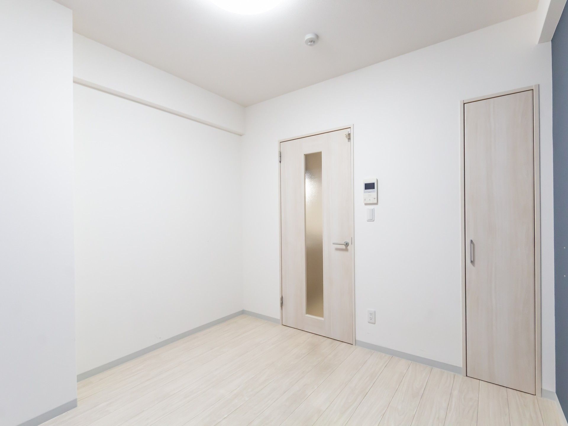 シンプルな居室の一角