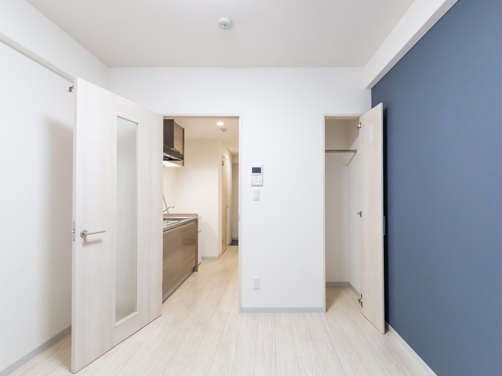 明るい居室の一角