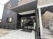 入り口が広い建物の正面