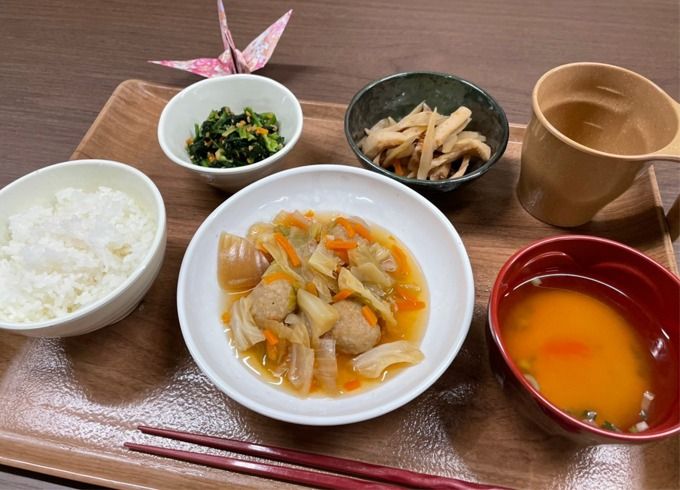 彩り豊かな食事の膳
