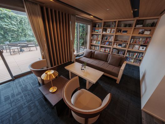 ライブラリーラウンジ