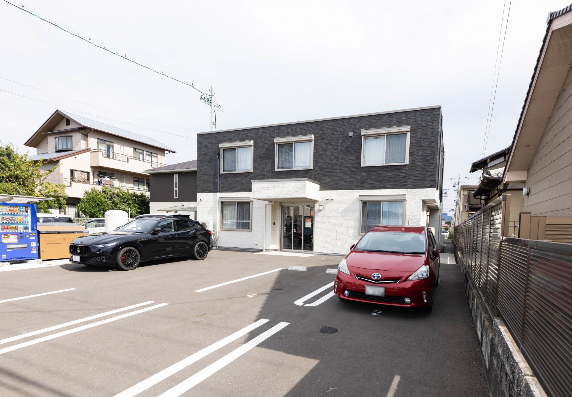 2階建ての住宅型有料老人ホームの外観