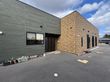 落ち着いた外観の建物