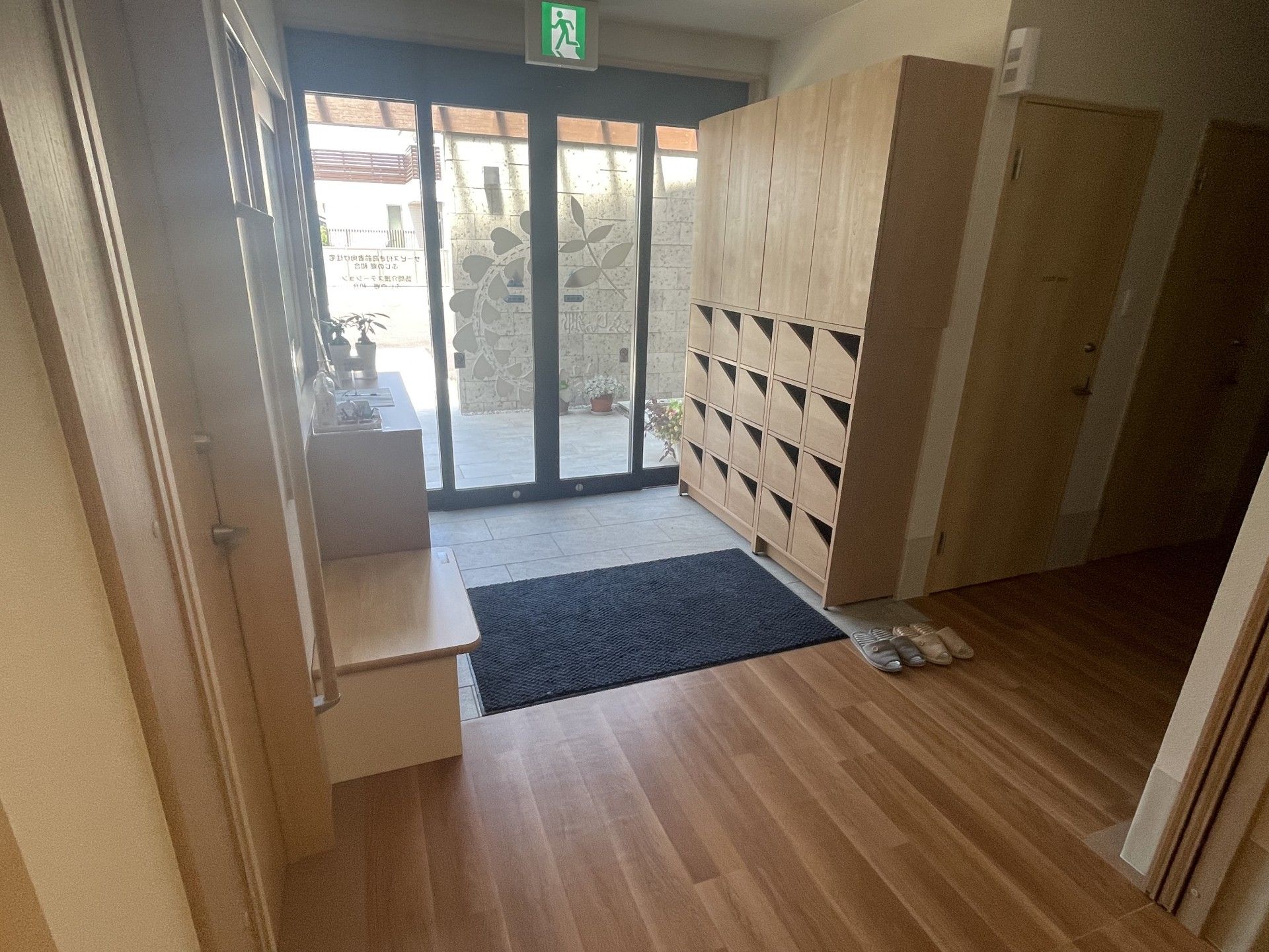 明るい玄関ホール
