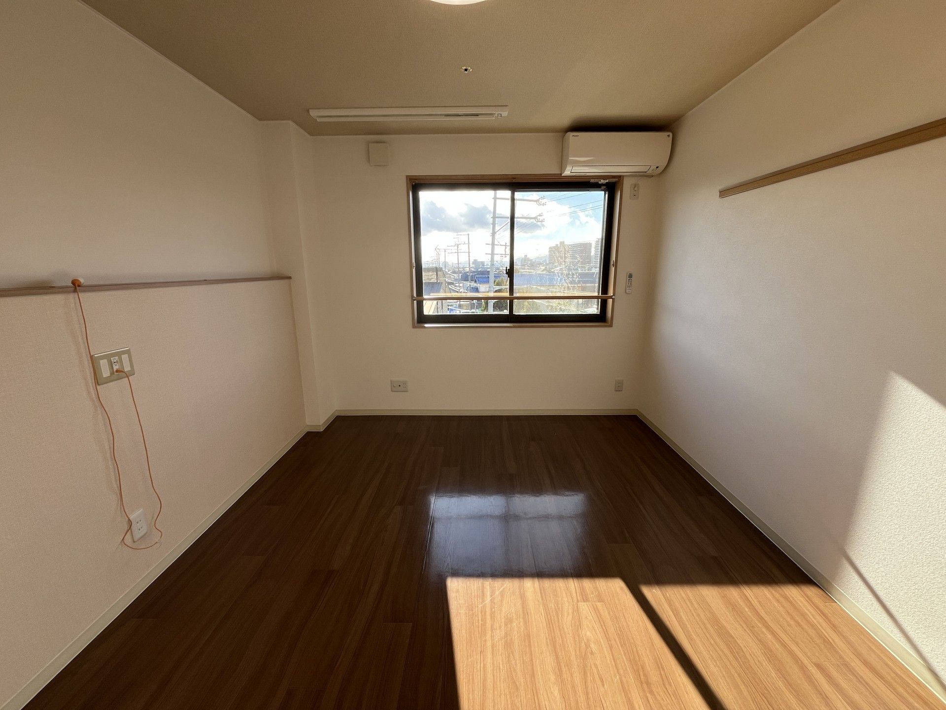 日差しが差し込む部屋