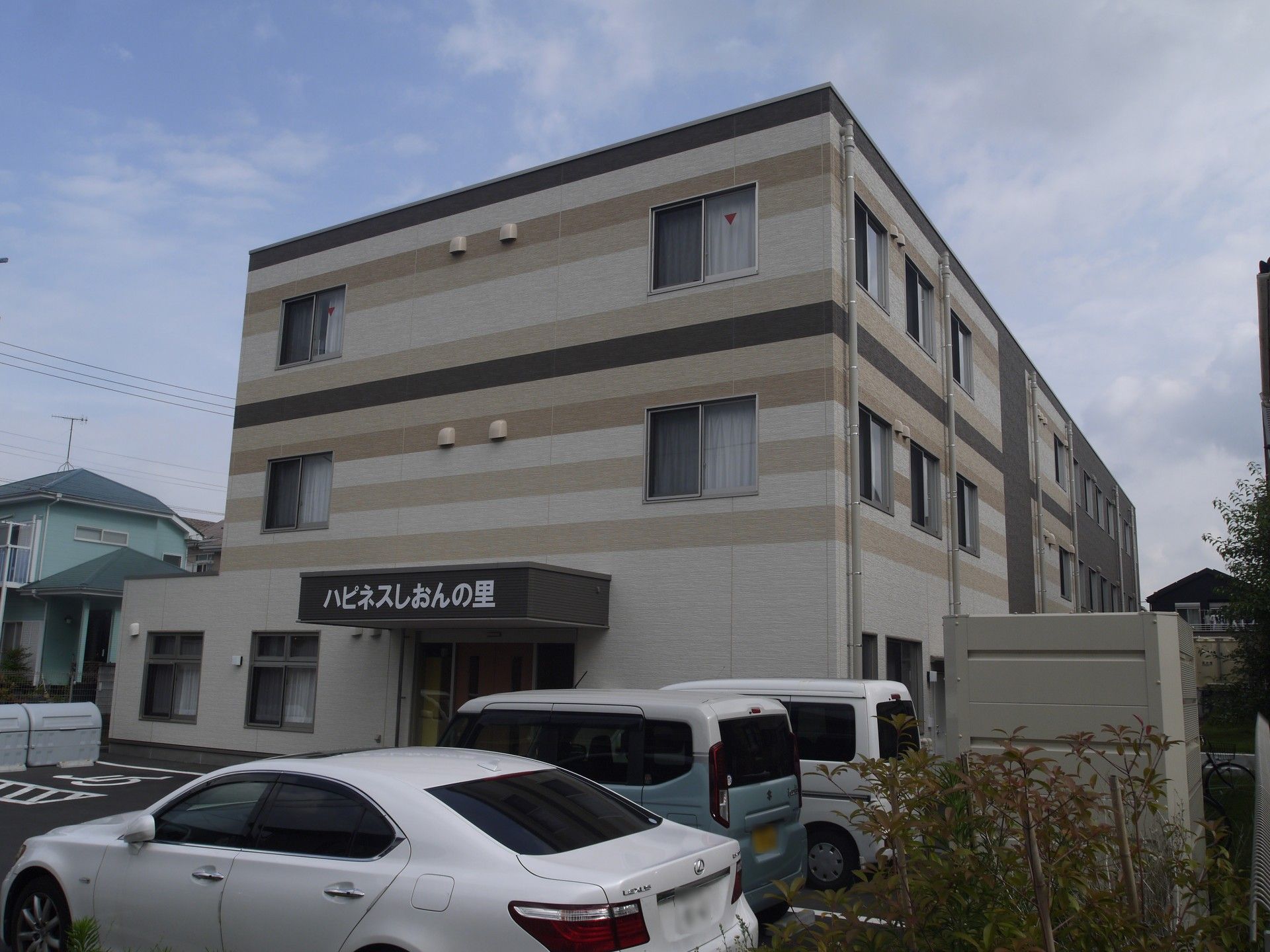 ゆとりある建物の外観