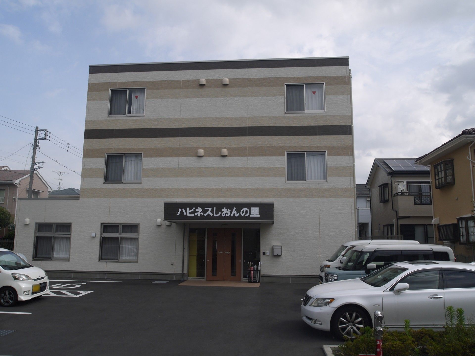 介護スタッフと老人