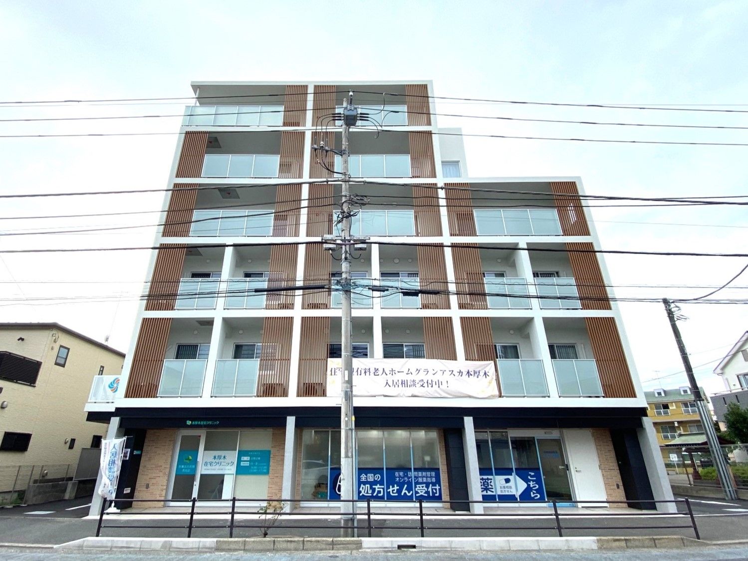 多階層の建物外観