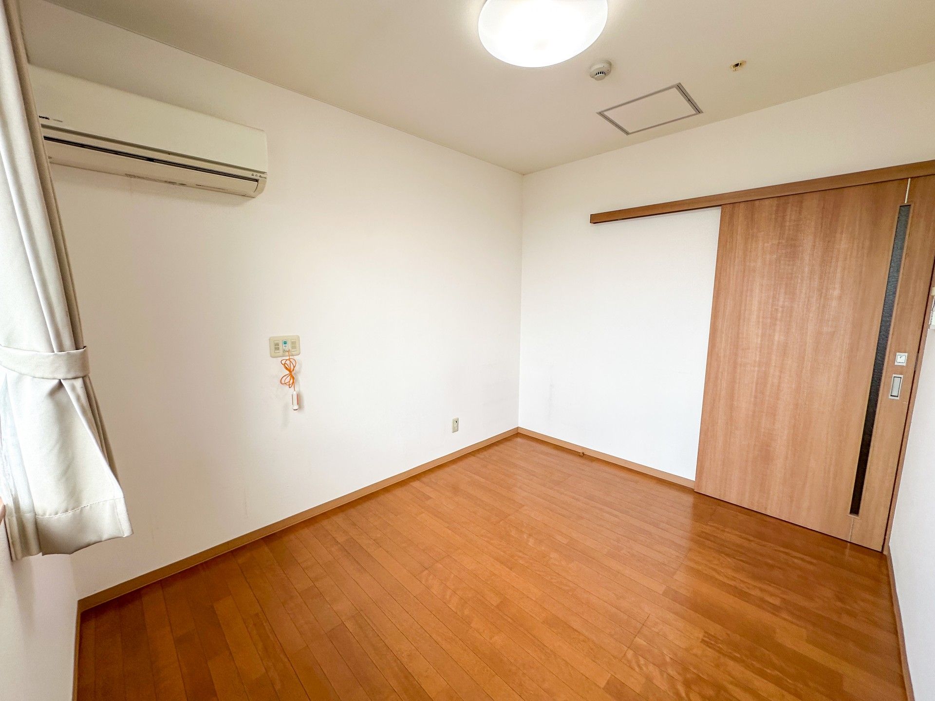 明るい個室の一角