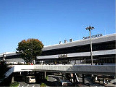 埼京線や京浜東北線など、新幹線を含めると10路線が乗り入れているターミナル駅である。駅ビルが直結し、買い物の便も良い。