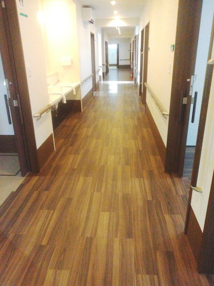 お部屋でくつろぐご入居者様