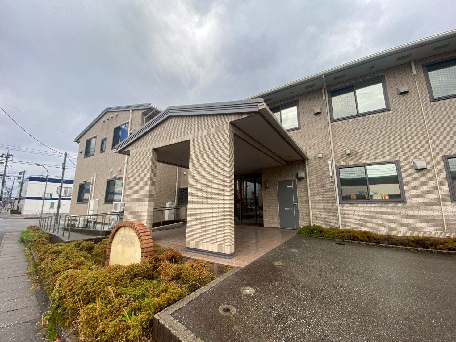 エントランスの外観