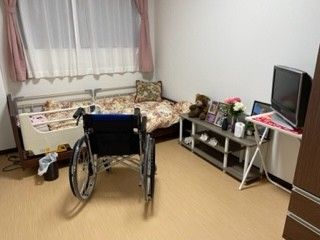 お茶を飲む男性と女性