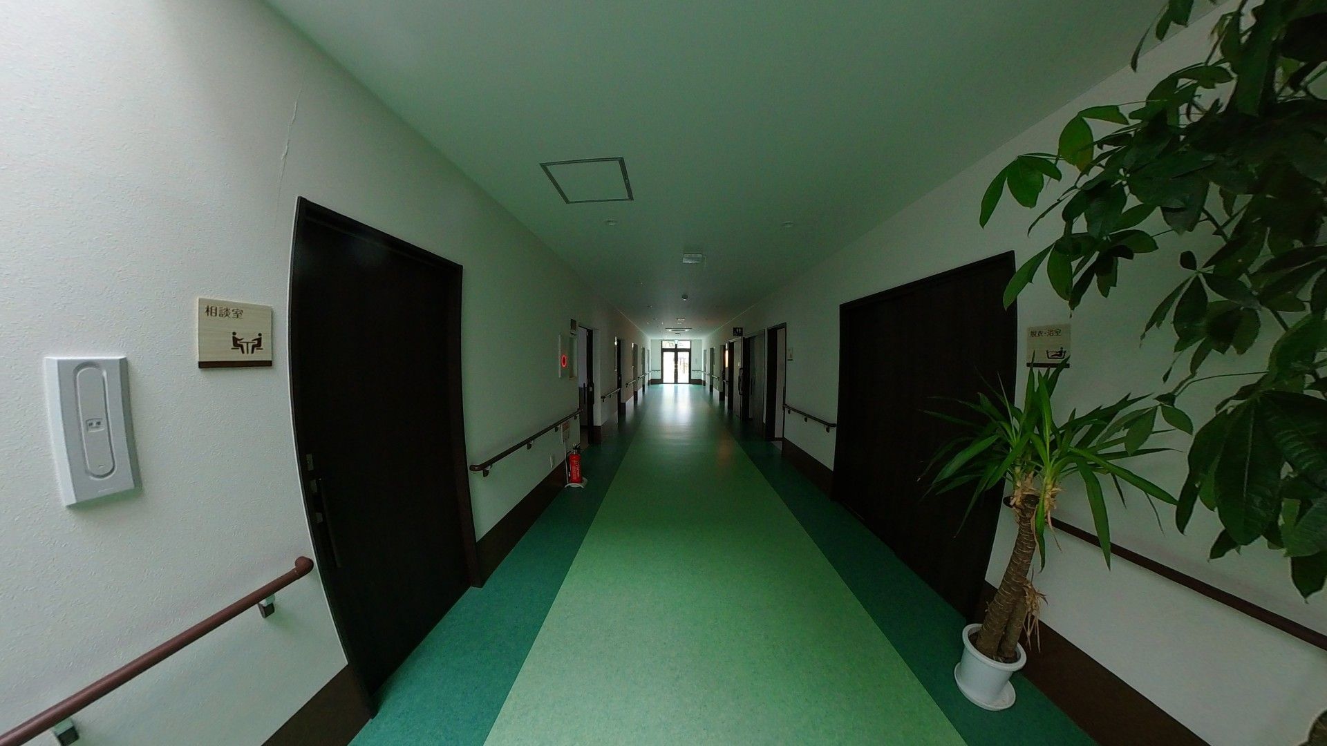 広々とした廊下