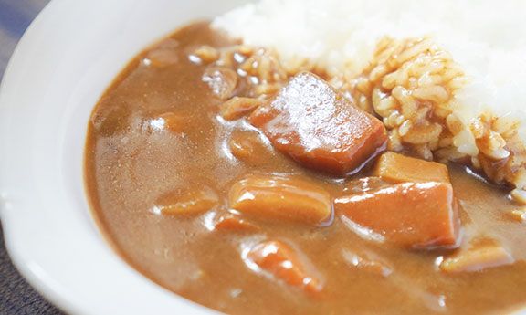 手作りカレーの食事提供
