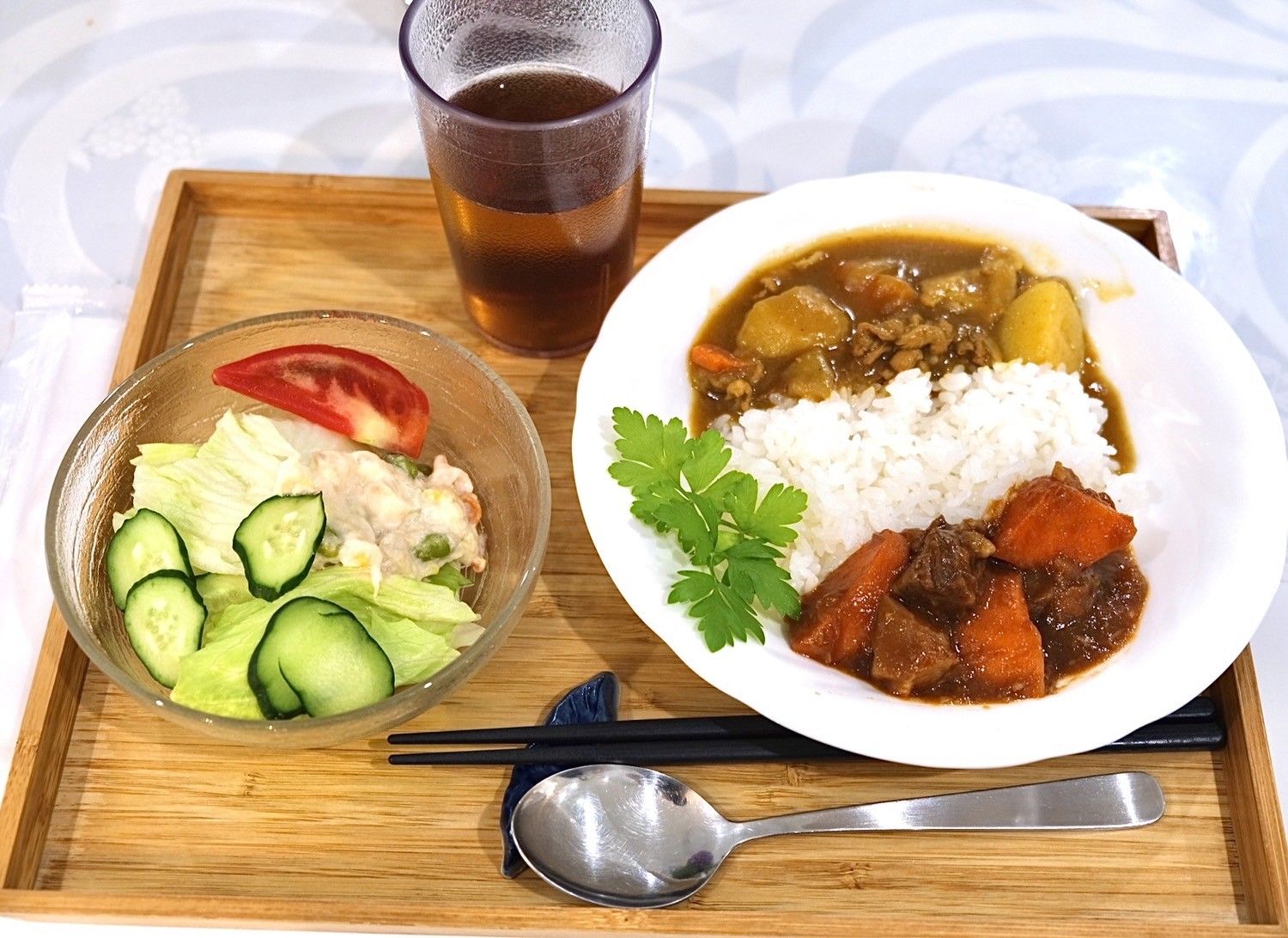 カレーとサラダ