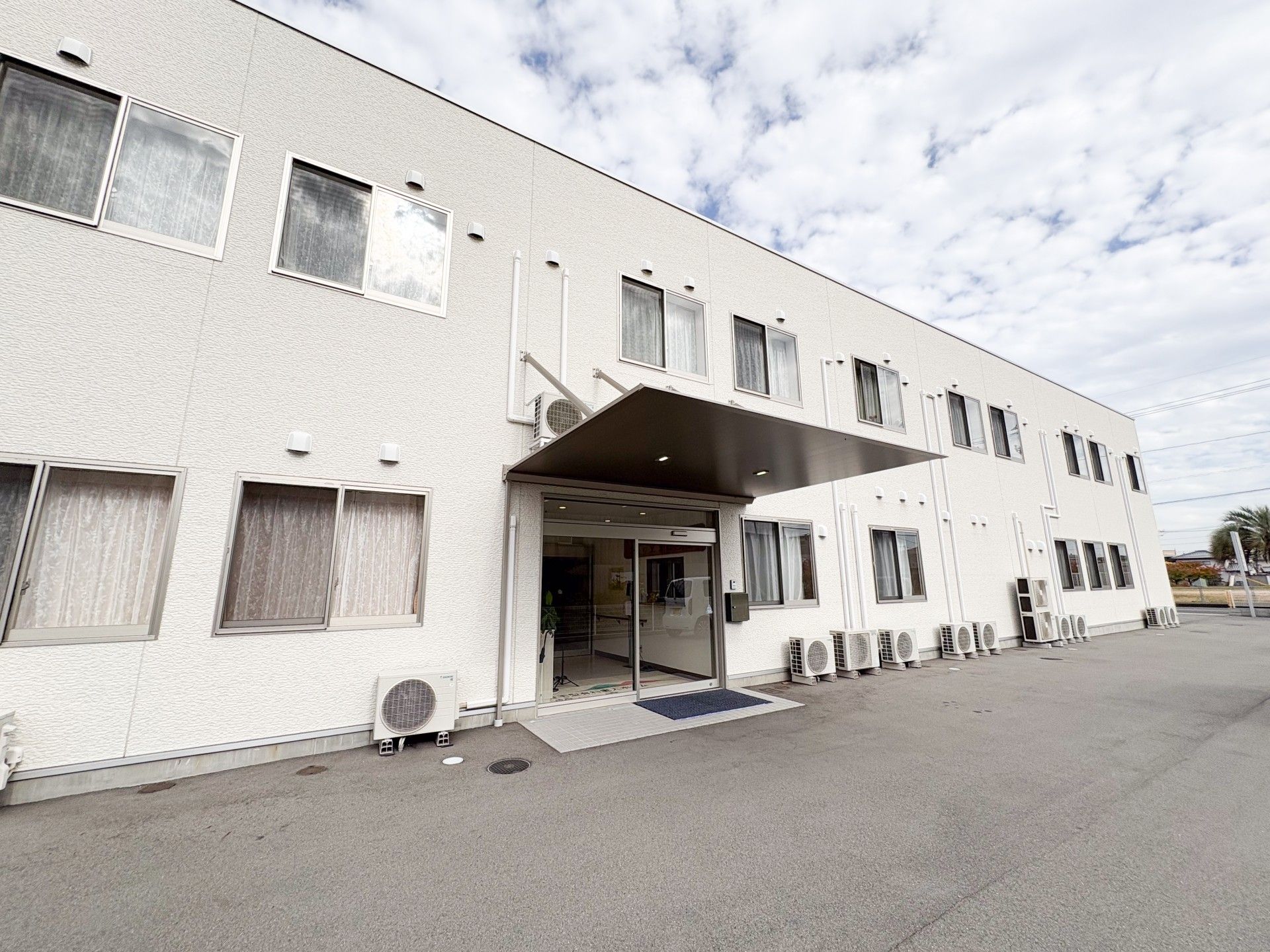 エントランスの外観