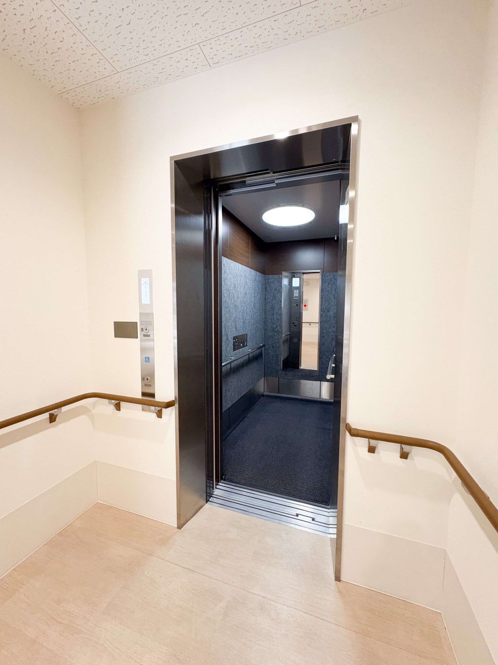 安全な乗降が可能なエレベーター