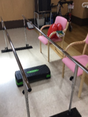 歩行訓練用の器具が備わる部屋