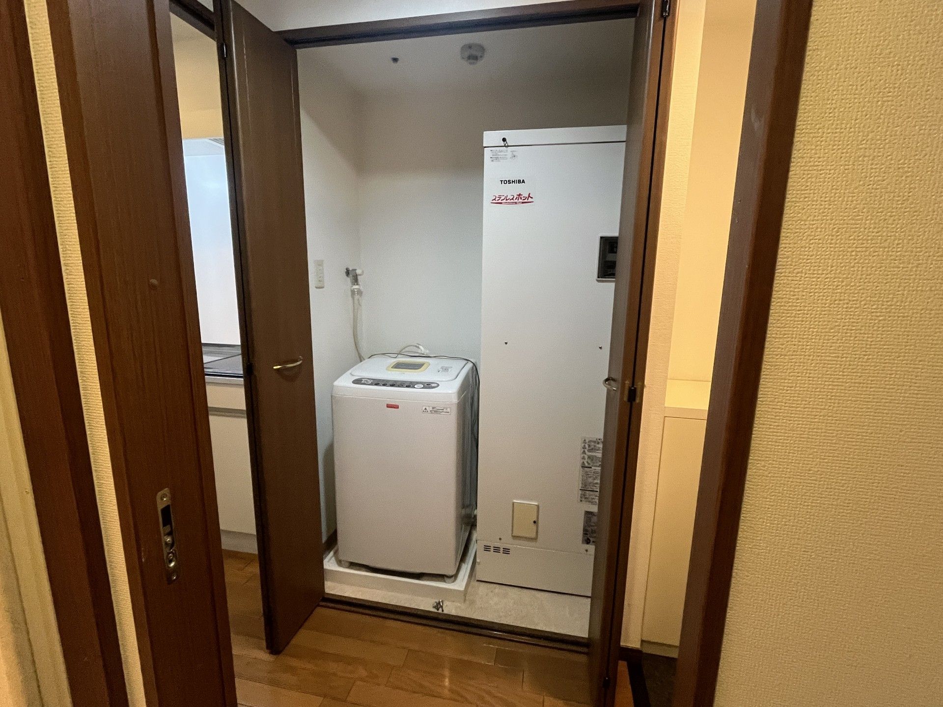洗濯機のある居室入口