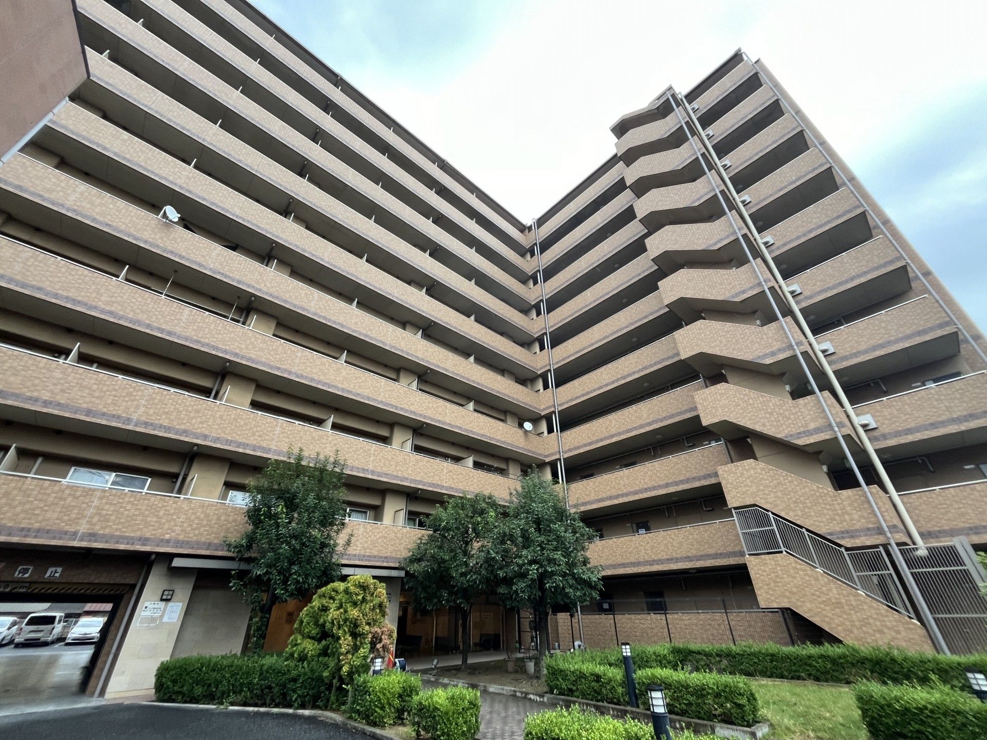 多階層の建物外観