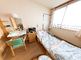 居室のベッドと家具