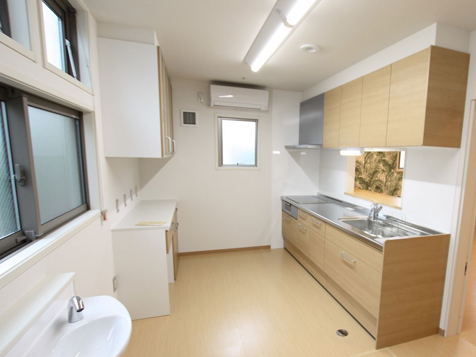 清潔な居室のキッチン