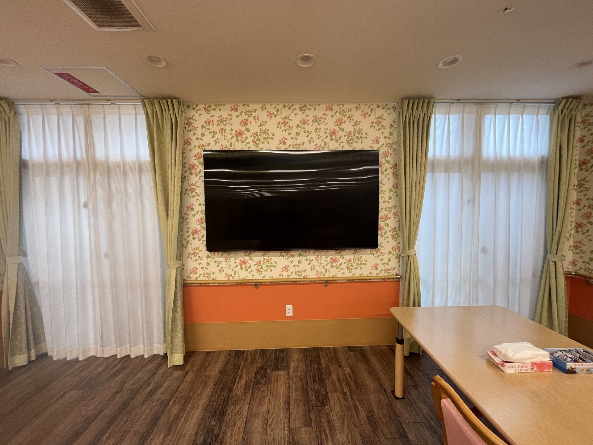 大きなテレビのある部屋