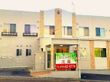 シンシアホーム北条の看板があるベージュの外壁の2階建て建築物