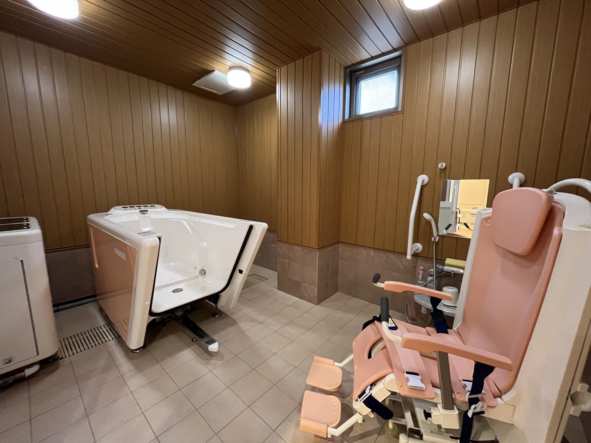 快適な入浴設備の部屋