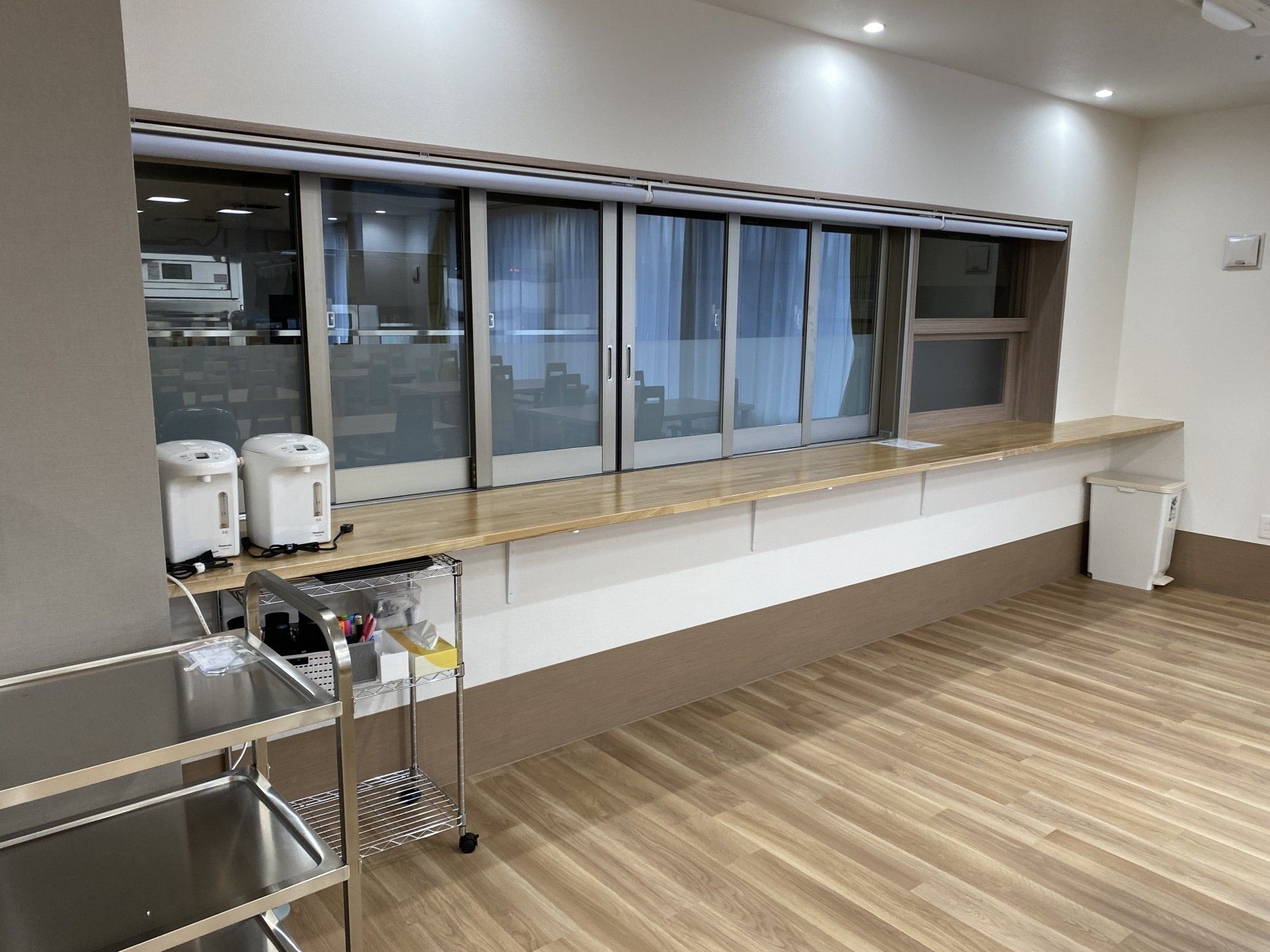 カウンター付きの広い部屋