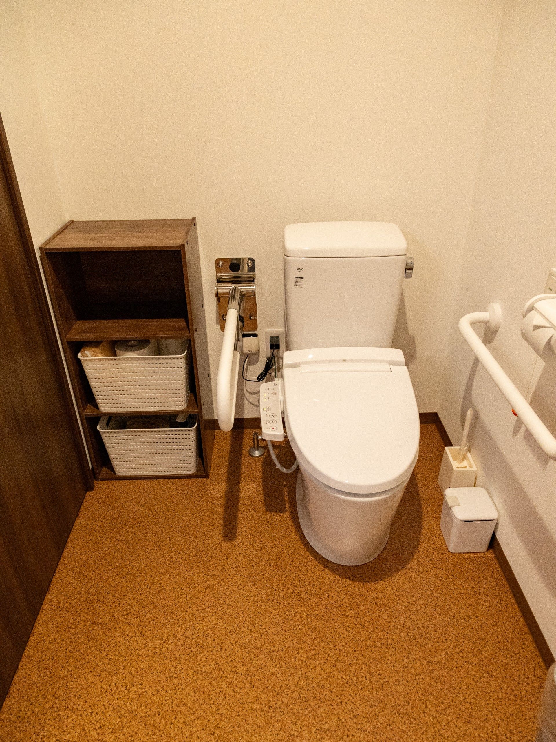 手すり付きトイレ空間