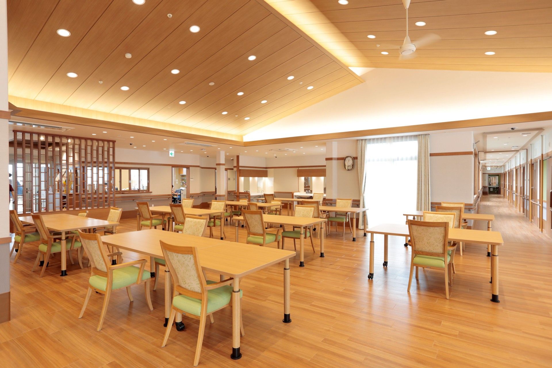 昼夜問わず入居者様の安否確認と健康管理