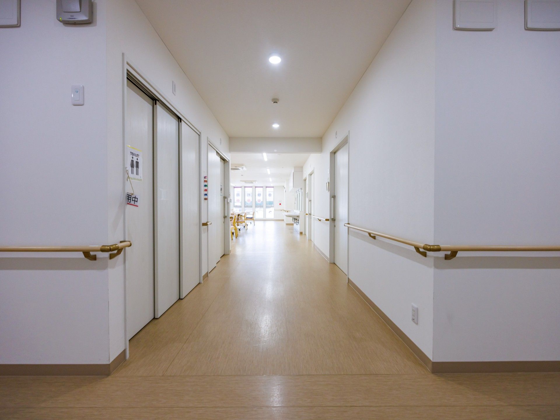 手すり付きの廊下