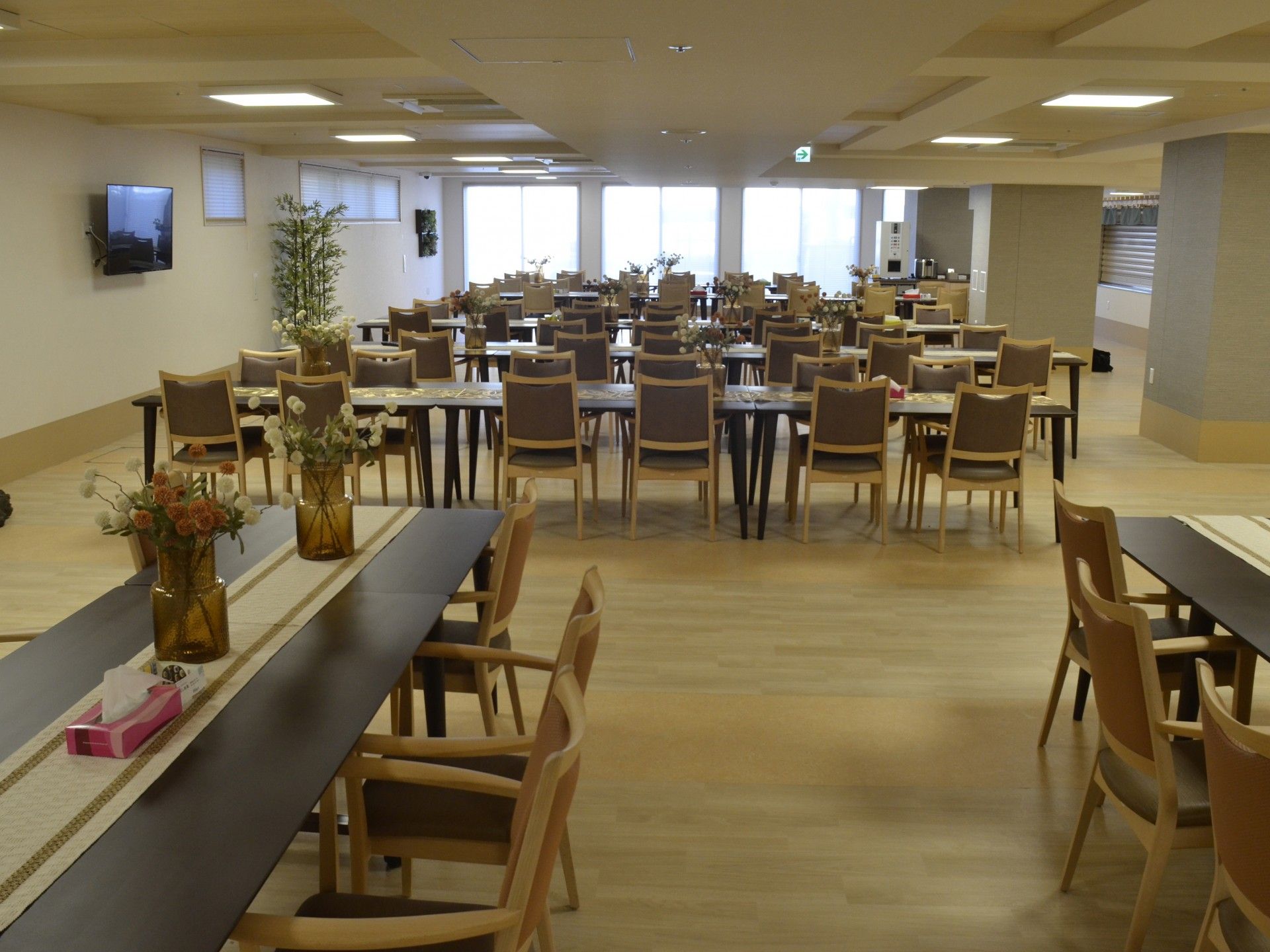 広々とした食堂の様子